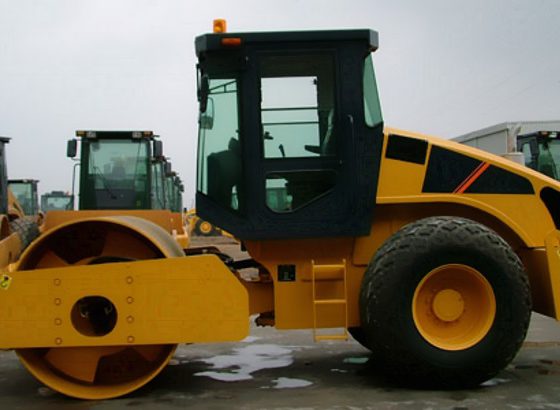 A road roller machine.