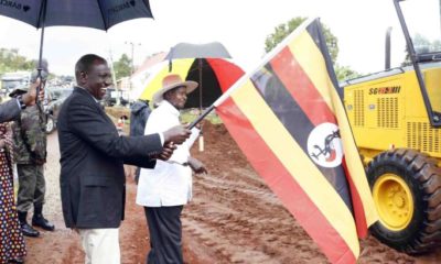 President Yoweri Museveni (right) and Kenya’s deputy president William Ruto.