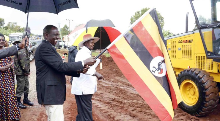 President Yoweri Museveni (right) and Kenya’s deputy president William Ruto.